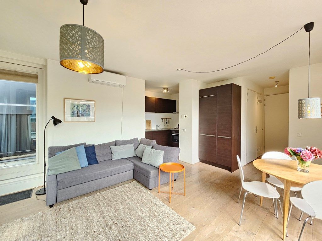 dcb4f1b2-eb9b-45f9-841c-7153147ea11a.jpg