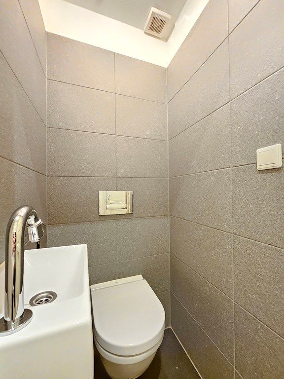 dd4188d2-8e05-4e67-a175-d8f05cb3d6ac.jpg